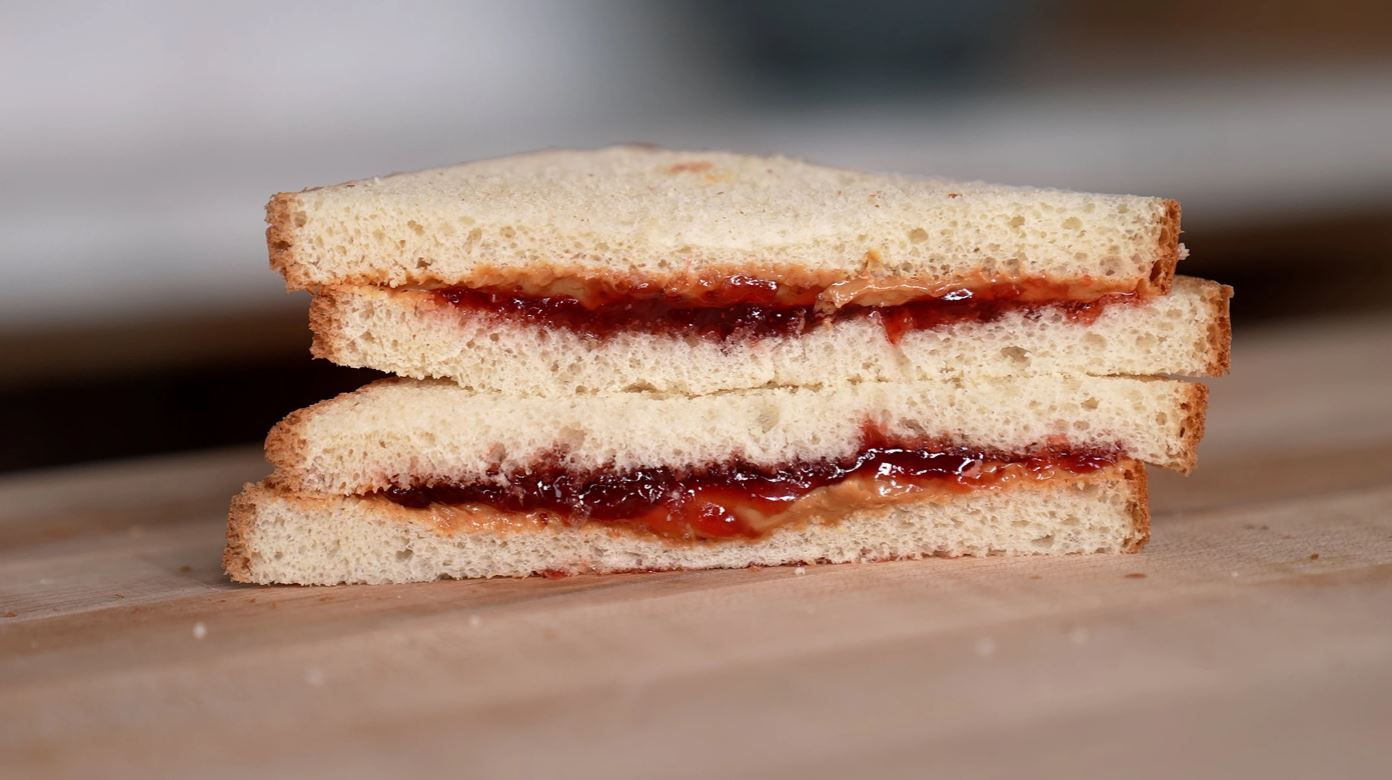 Сэндвич с арахисовым маслом и джемом на гриле
